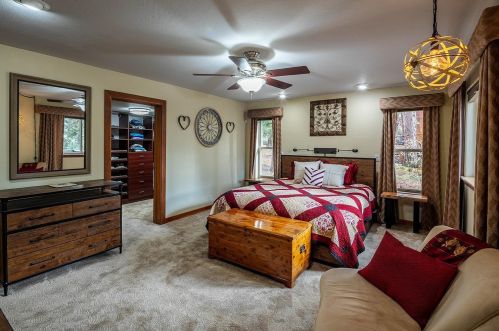 12095 Rainbow Dr, Truckee CA  96161-2732 exterior