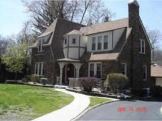 8 Montgomery Pl, Decatur, IL 62522-2654