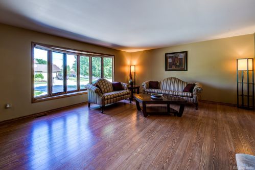 331 Ridgemoor Dr, Willowbrook IL  60527-5419 exterior