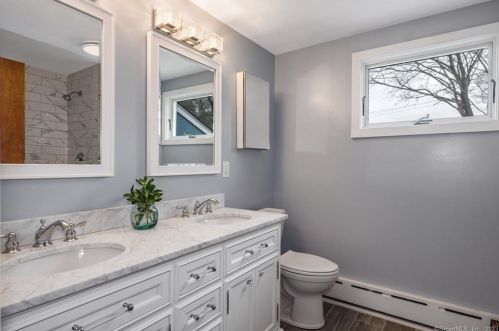 15 Old Black Point Rd, Niantic CT  06357-2813 exterior