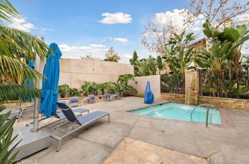 543 Rockefeller, Irvine CA  92612-7175 exterior