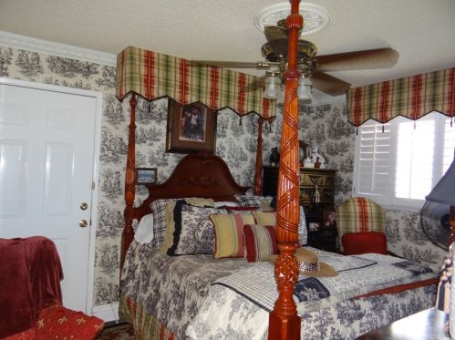 1528 Rosehill Dr, Riverside CA  92507-0614 exterior