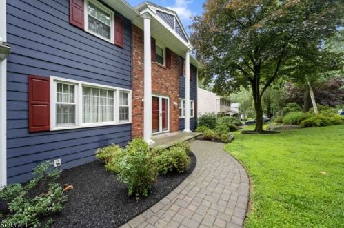 49 Misty Mountain Rd, Dover, NJ 07869-4777