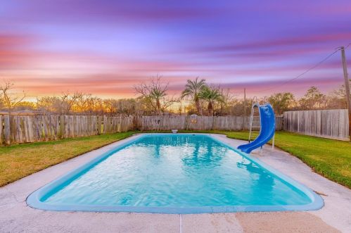 3826 Wingtail Way, Pearland, TX 77584-5092