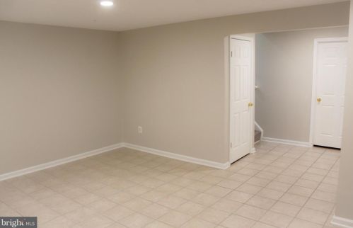 15034 Shamrock Ridge Rd, Silver Spring MD 20906-6107 exterior