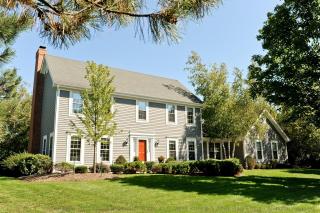36553 Old Woods Trl, Gurnee, IL 60031-1685