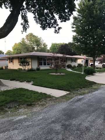 600 Scott St, Tuscola, IL 61953-1722