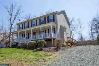 66 Woodlawn Dr, Bybee, VA 22963-2732