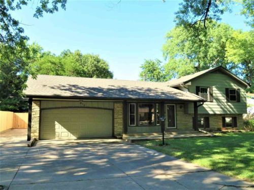 879 Greenway Ct, Derby, KS 67037-2816