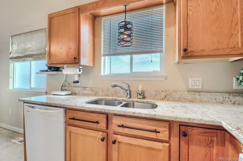 990 Zeno Way, Aurora CO 80017-3394 exterior