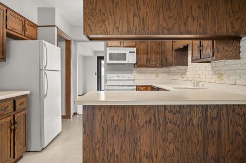 1604 Gingercreek Ct, Sycamore IL 60178-2722 exterior