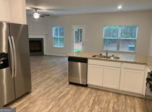 3944 King Fisher Dr, Atlanta GA  30349-1986 exterior