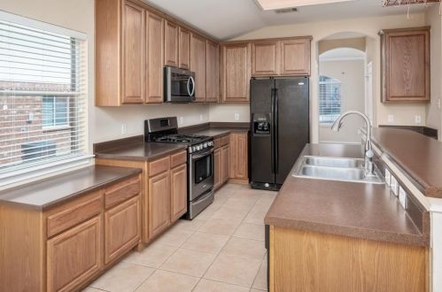 123 Trinity Dr, Uhland TX  78640-4330 exterior