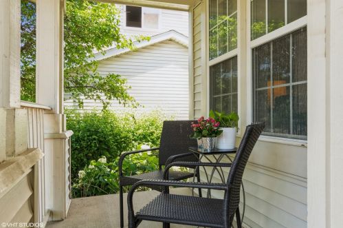 2132 Horncastle Ln, Naperville, IL 60564-9464