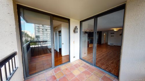 2215 Aloha Dr, Honolulu HI  96815-2839 exterior