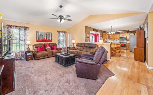 450 Graf St, Somonauk, IL 60552-3164