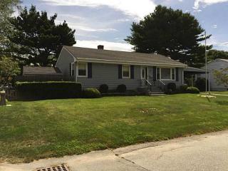 18 Wood Rd, Middletown, RI 02842-6238