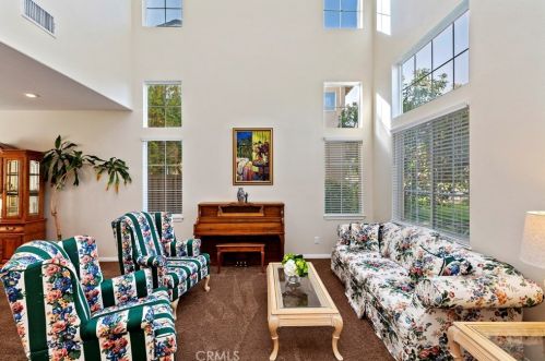 8310 Daisy Ln, Riverside, CA 92508-7101