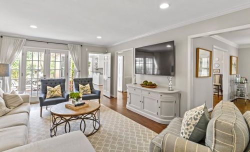 565 Manor Ridge Dr, Atlanta GA  30305-3571 exterior