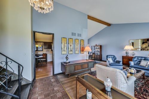 1802 Kings Point Dr, Addison IL  60101-1712 exterior