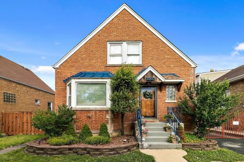3307 Maple Ave, Brookfield, IL 60513-1240