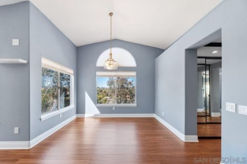 1597 Parkview Dr, Vista CA  92081-8750 exterior