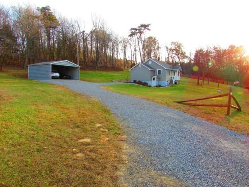 5922 Pine St, Salem, VA 24153-8366