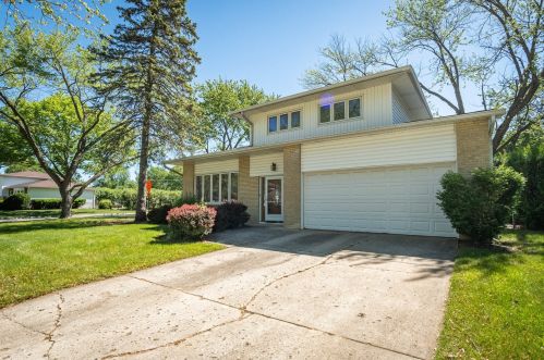 1015 Moki Ln, Mount Prospect, IL 60056-1803