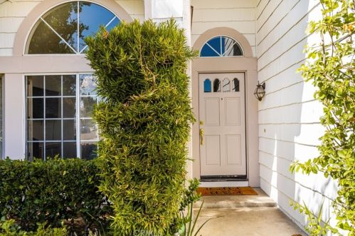 21041 Skylark Dr, El Toro, CA 92630-7266