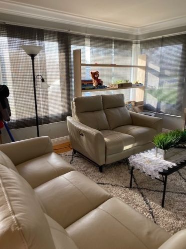 517 Russel St, Mount Prospect, IL 60056-2025