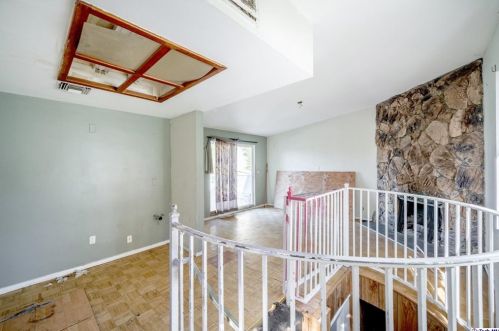 1325 Romulus Dr, Glendale, CA 91205-3741