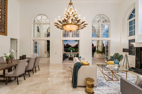 1 Charlotte, Irvine CA  92603-3448 exterior