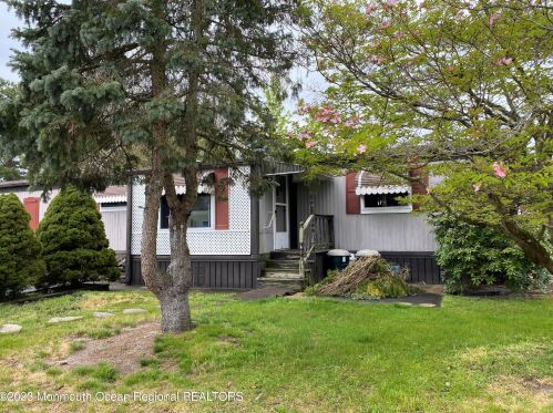 1 Squirrel Ct, Lakehurst, NJ 08759-3627
