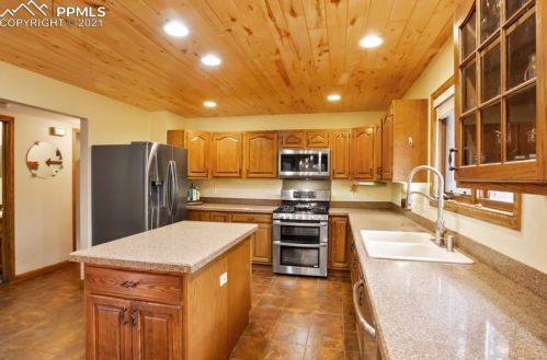 1070 Kings Crown Rd, Woodland Park CO 80863-7732 exterior