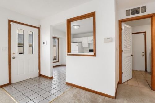 335 Redwing Dr, Bannockburn, IL 60015-3684
