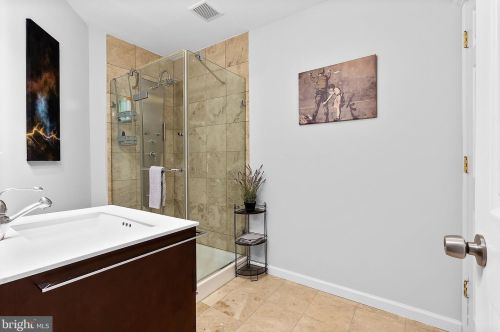 1019 19 St, Philadelphia PA  19146-2938 exterior