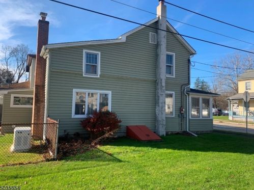 7 Green St, Columbia, NJ 07832-2333