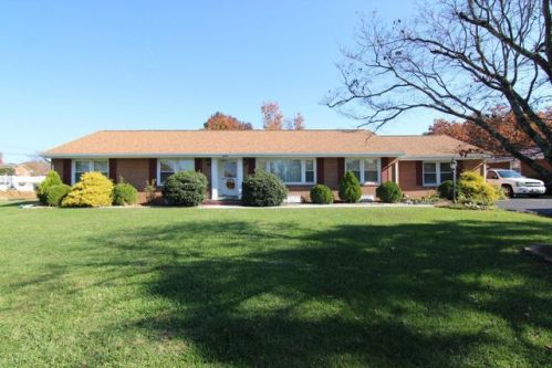 2124 Feather Rd, Vinton, VA 24179-2358
