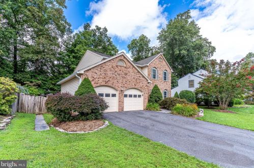 9455 Lapstrake Ln, Springfield, VA 22015-4223