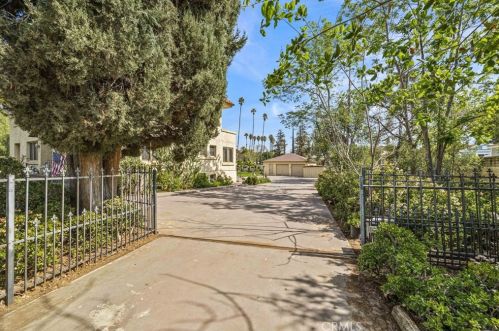 5216 Victoria Ave, Riverside CA  92506-1565 exterior
