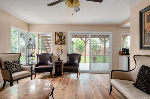 8450 Tamarind Ln, Riverside CA  92509-5180 exterior