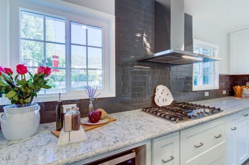 2902 El Caminito, Glendale CA 91214-2005 exterior