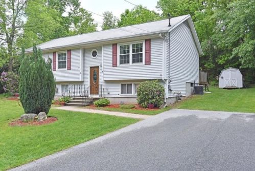 18 River Dr, Providence, RI 02919-6348