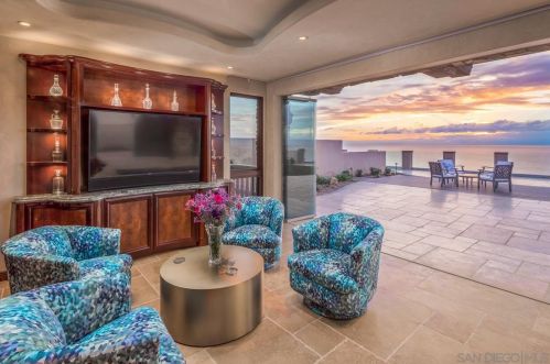 828 Neptune Ave, Encinitas, CA 92024-2062