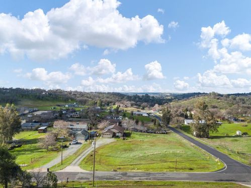 7018 Mitchell Ln, Valley Springs, CA 95252-8864