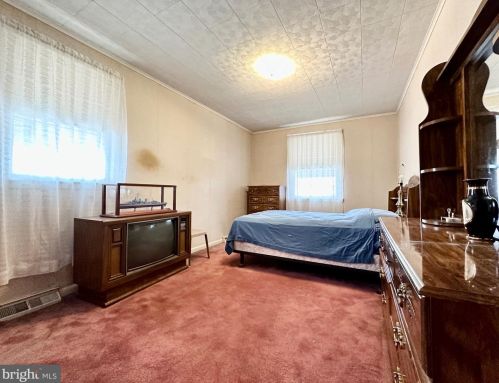 1113 Hunting Park Ave, Philadelphia PA 19140-2830 exterior