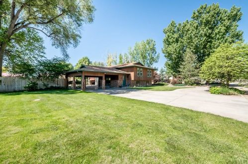 2540 Carlton Pl, Pueblo, CO 81006-1621