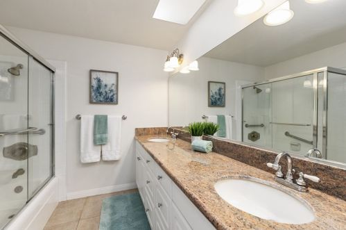 20 Spicewood Way, Irvine CA  92612-2721 exterior
