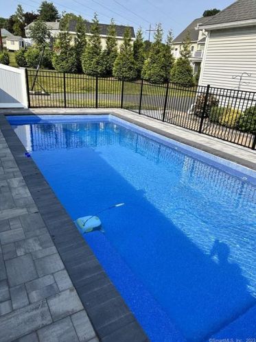 106 Northview Dr, Middletown CT  06457-1901 exterior