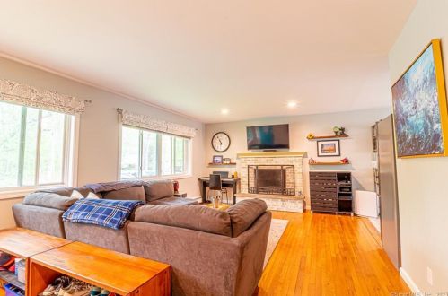 13 Foxcroft Rd, Niantic CT  06357-1415 exterior